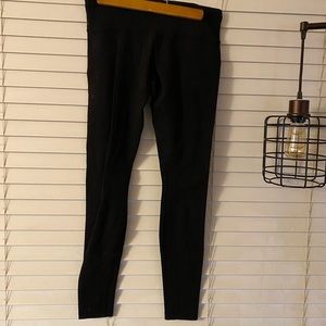 Black size 6 women’s wunder under leggings